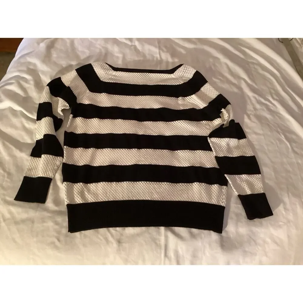 Torrid Top Sweater White & Black Striped Size 1 Plus‎ Lightweight Pullover